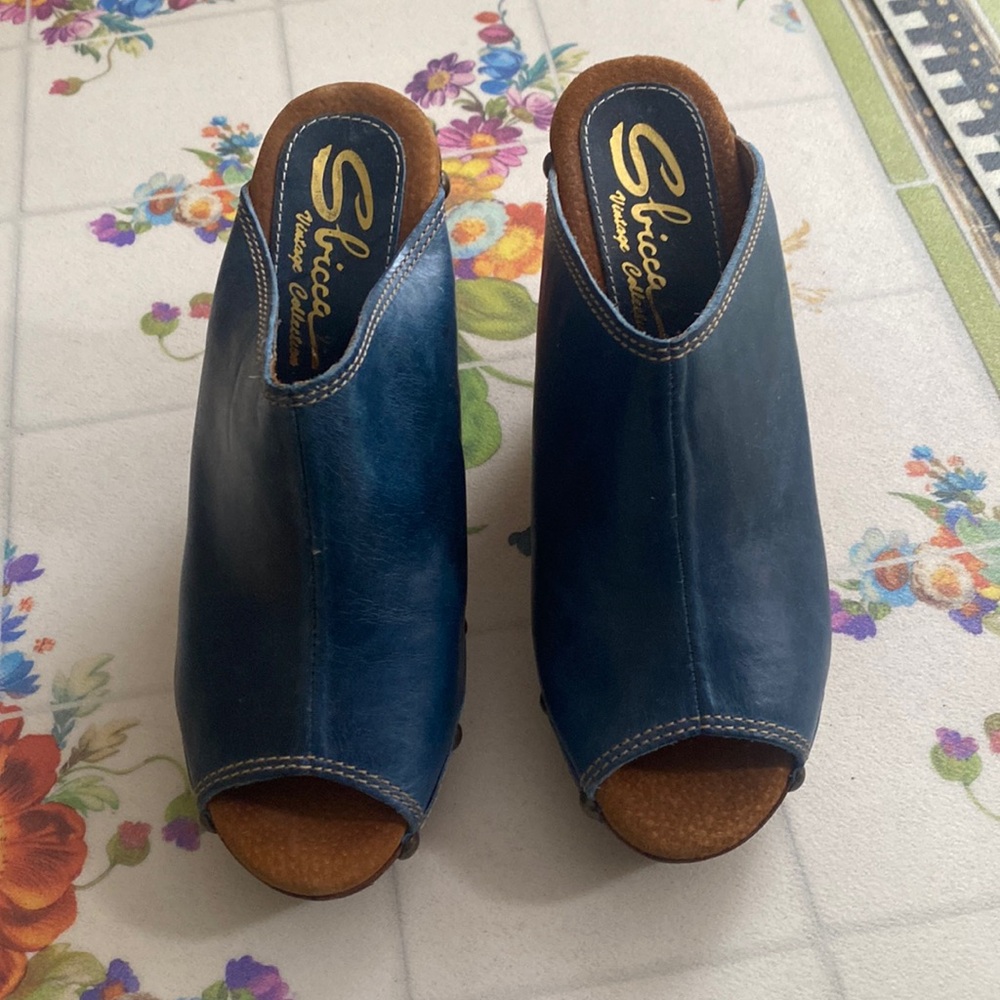 Sbicca wedge clogs